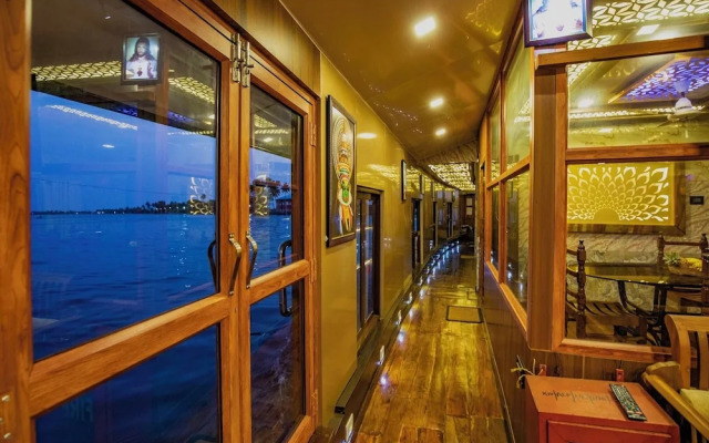 Coco HouseBoat