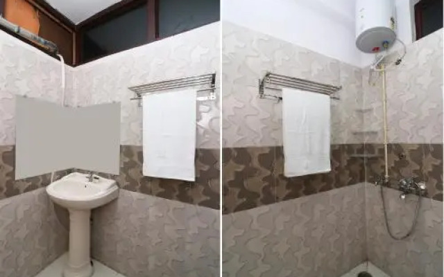 OYO 24823 Amrit Guest House