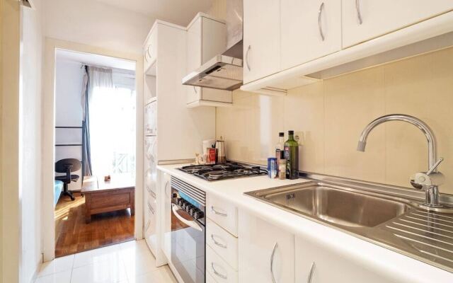 Lovely 2bed W/balcony in City Center, Near Metro