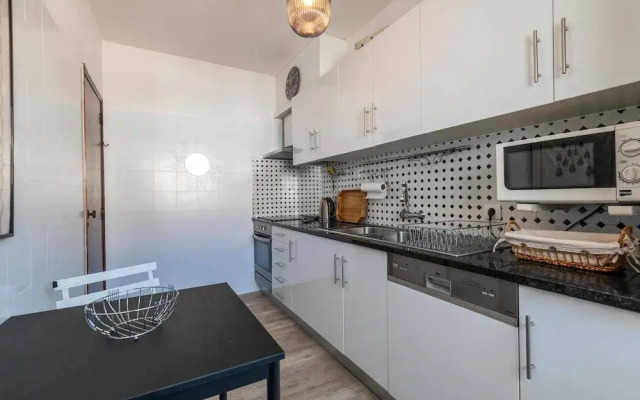Sea View Central Town 2 Bedroom Apartment