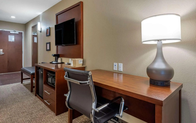 Comfort Inn & Suites Pittsburgh South