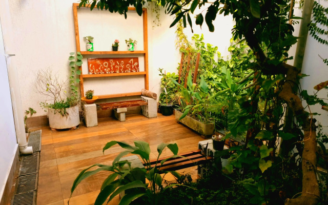 Hobi Hostel Bar & Lounge