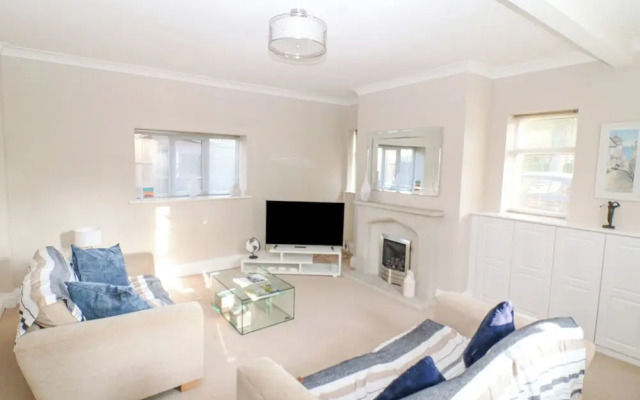 6D Clifton Drive