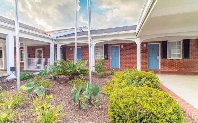Winton Inn & Suites