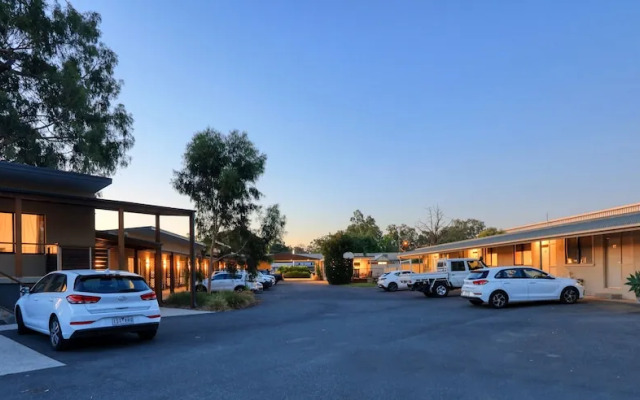 New Crossing Place Motel & Apartments