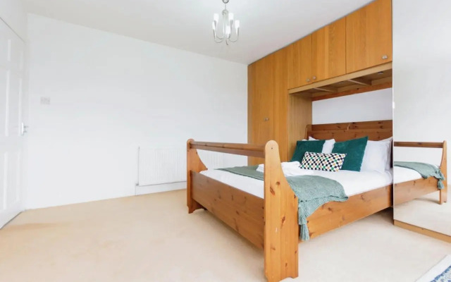 Modern 3 Bed Home Solihull Centre