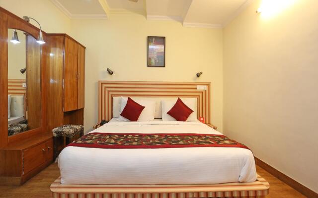 OYO 4889 Hotel Moon 2