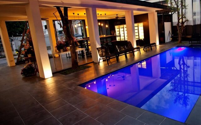 BED Phrasingh Hotel - Adults Only