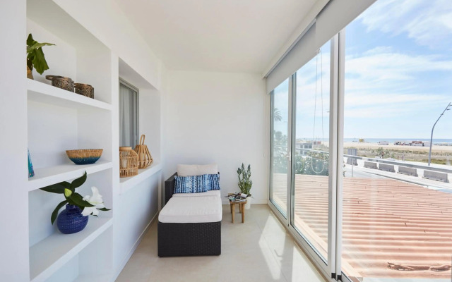 Sunny Beachfront Escape