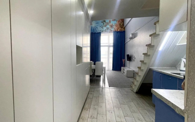 Студия возле Французского бульвара