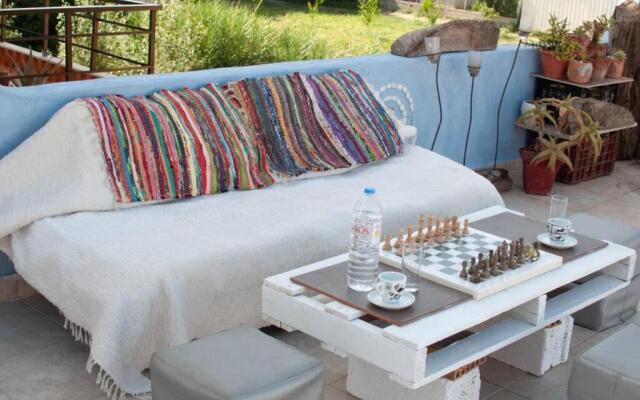 Marys Art and Cultural House 100meters from the beach