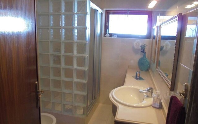 Apartment With 2 Bedrooms in A dos Cunhados, With Enclosed Garden and