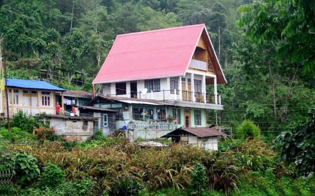 Goroomgo Lotus Born Homestay Darjeeling