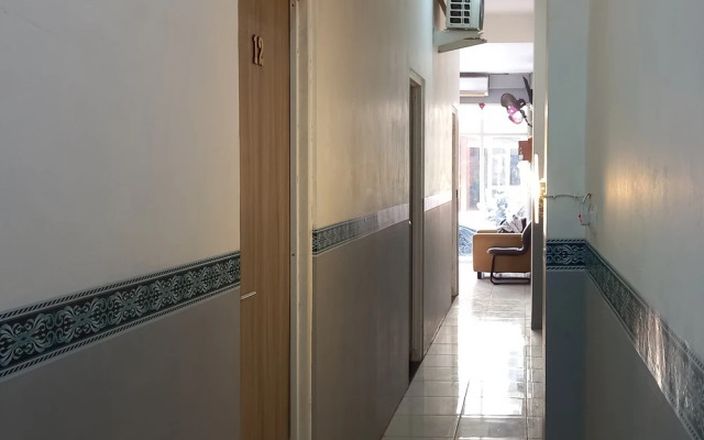 RedDoorz @Deluxe Hotel near Terminal Purabaya Bungurasih