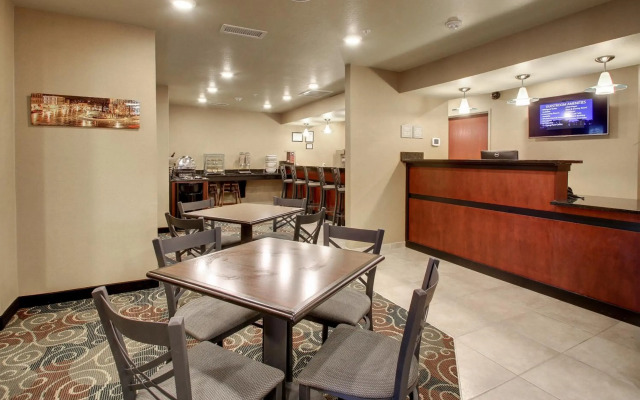 Cobblestone Hotel & Suites - Salem