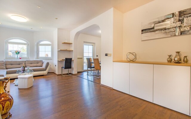 Awesome Home in Pobegi With 3 Bedrooms, Wifi and Outdoor Swimming Pool