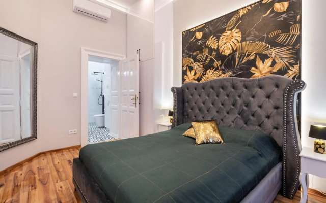 Premium Art Deco Apartment at Broadway // 4BDR & 3BR