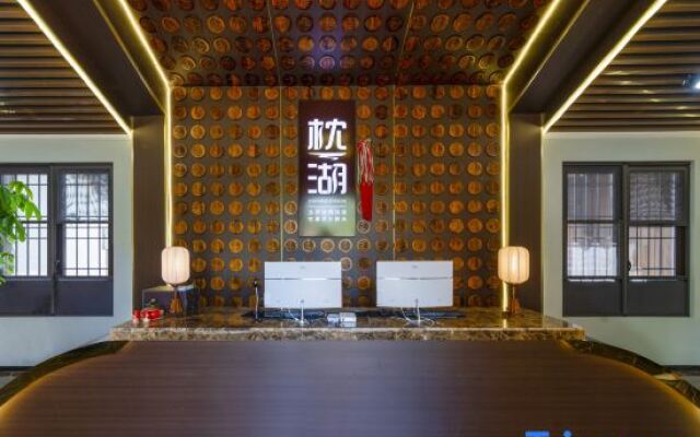 Zhenhu Homestay (Jiandemeicheng Ancient Town)