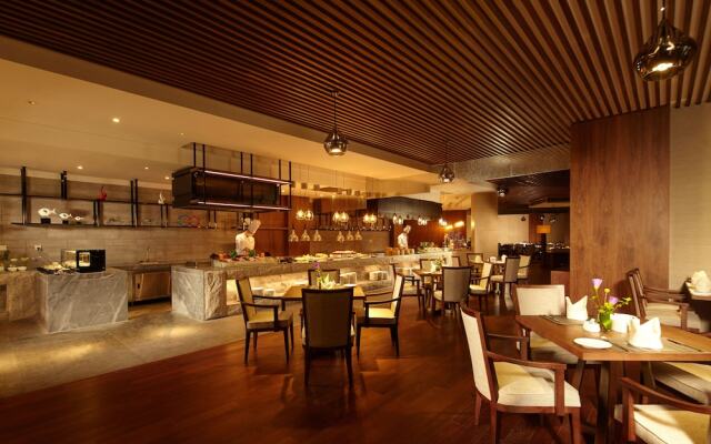 Bright QiandaoLake Resort