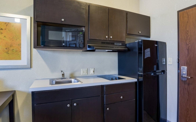 Comfort Suites