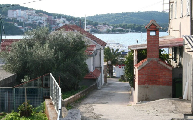 Central - 40m From the Beach - A2