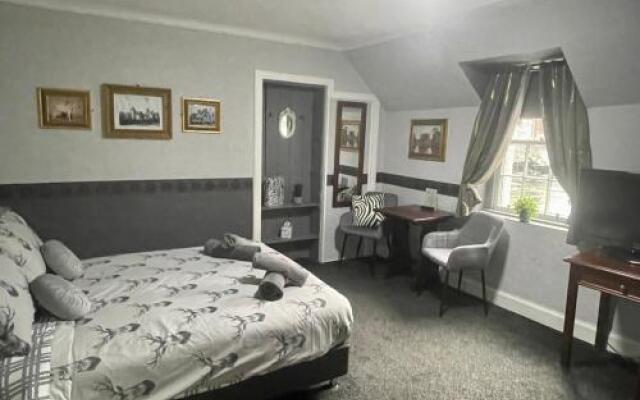Navaar House