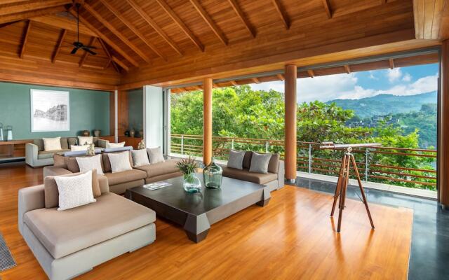 Villa Chelay - Luxury Waterfront Villa