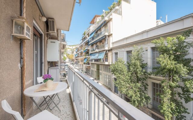 Relaxing Koukaki Apartment by CloudKeys