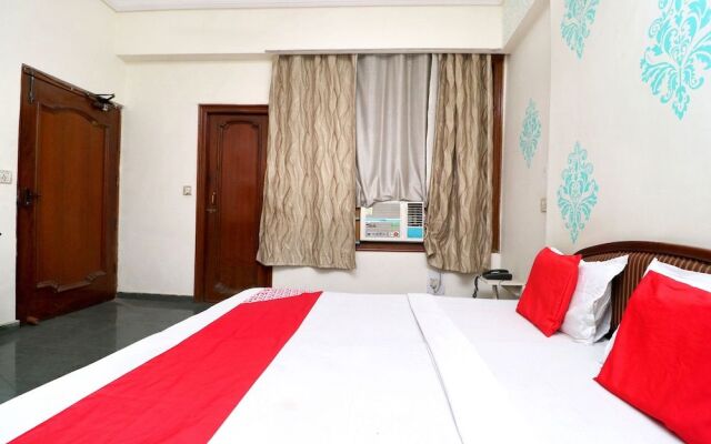 OYO 8623 Hotel Destination