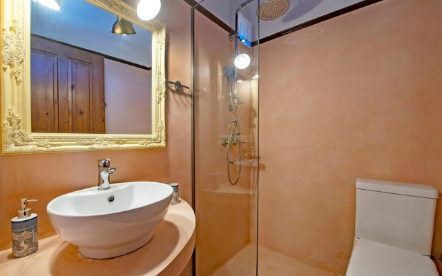 Saint Artemios Hotel and Oriental Suites