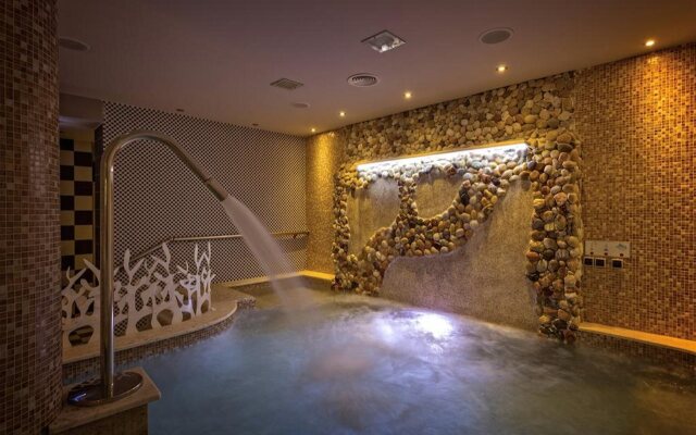 Lagomandra Hotel and Spa