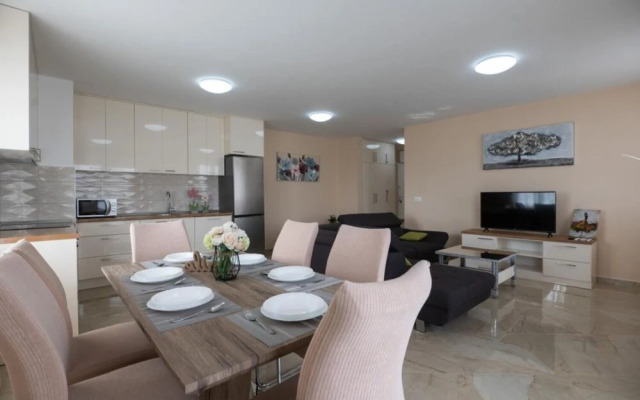 Skyline - Luxurious & Modern - A1