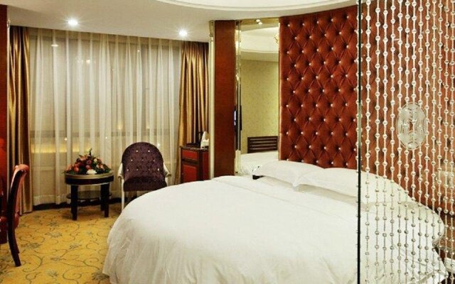 Golden Splendid Hotel Gynn