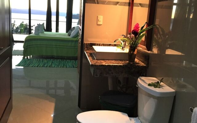 Bluebay Bugenvil Lake Lodge