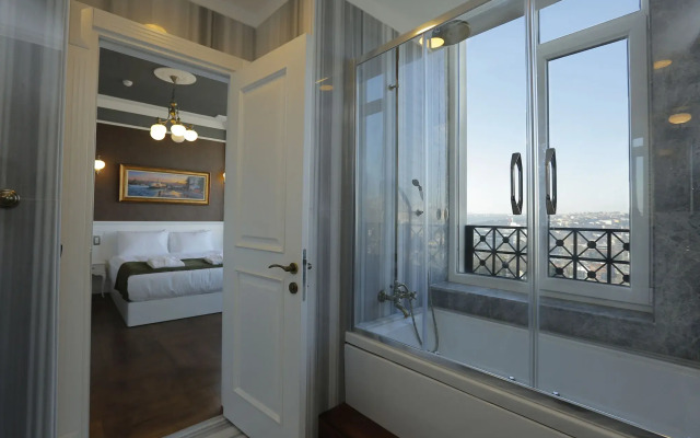 Art Nouveau Pera