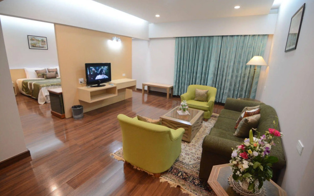 Charoen Hotel