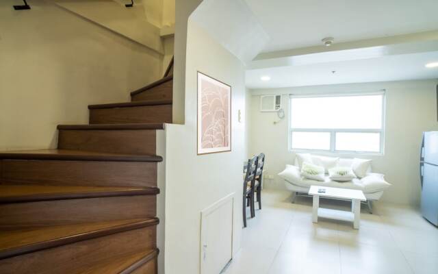 Gilmore Tower Suites By SMS Hospitality