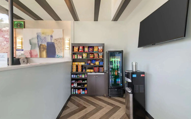 Best Western Plus Landmark Inn