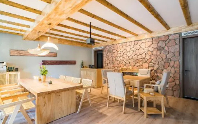 Floral Hotel · Taohua Yingshu Resort Hotel (Tianyunshan Scenic Area)