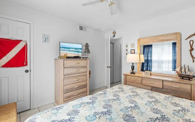 Colony Beach Club 139