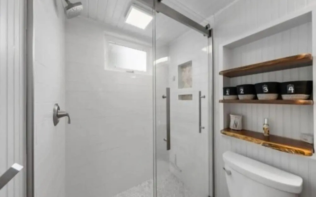 Lil Pearl 2 Bedroom Bungalow by RedAwning