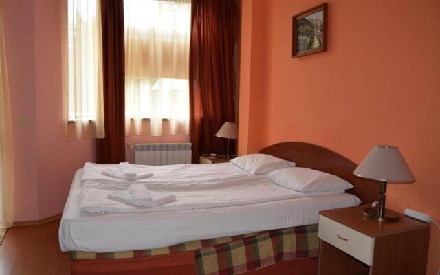 Persey Flora Apartments