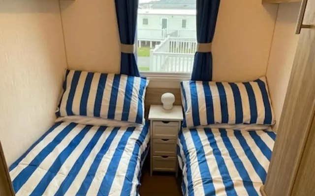 3 Bed-sleeps 8-pet Friendly-parking-sea View