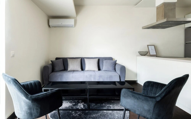 Elysee Apartments 9 B