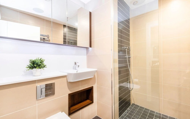 Charming 2BR 2BA Near Tower Bridge
