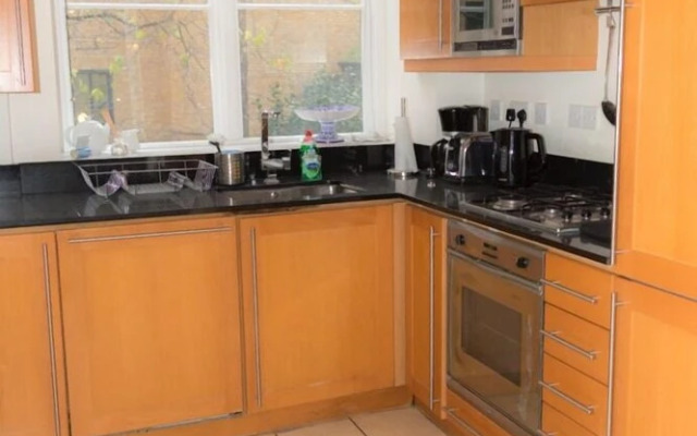 Modern 2 bed flat in historic building