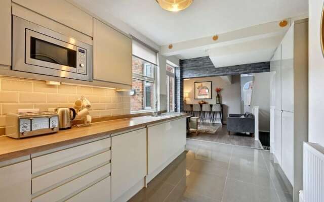 Host Apartments The Kensington Townhouse