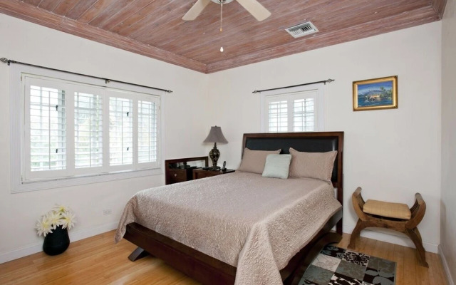 Long Island Breeze Compound 6 Bedroom Home