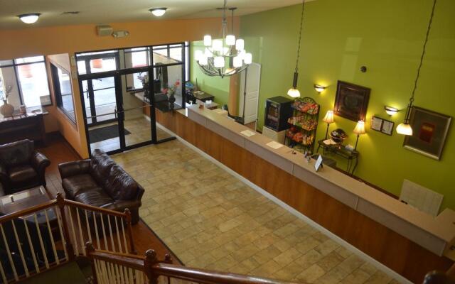 Summit Inn Hotel & Suites