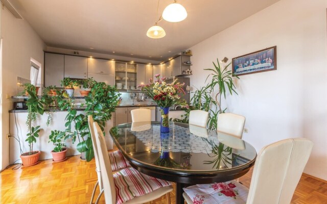 Awesome Home in Plano With Wifi and 3 Bedrooms